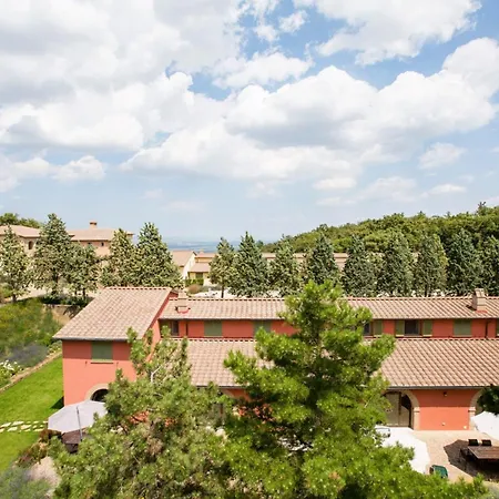 Aparthotel Isa - Luxury With Swimming Pool Immersed In Tuscan Nature, With Private Outdoor Area With Panoramic View *