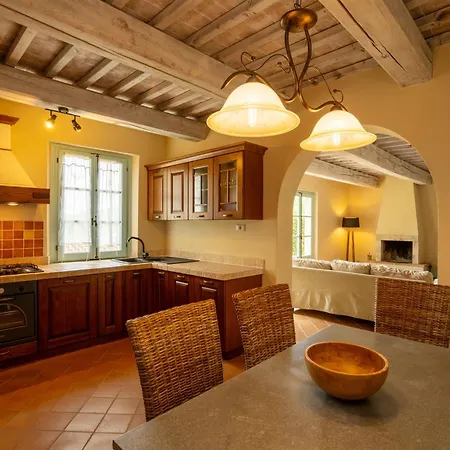 Aparthotel Isa - Luxury With Swimming Pool Immersed In Tuscan Nature, With Private Outdoor Area With Panoramic View *